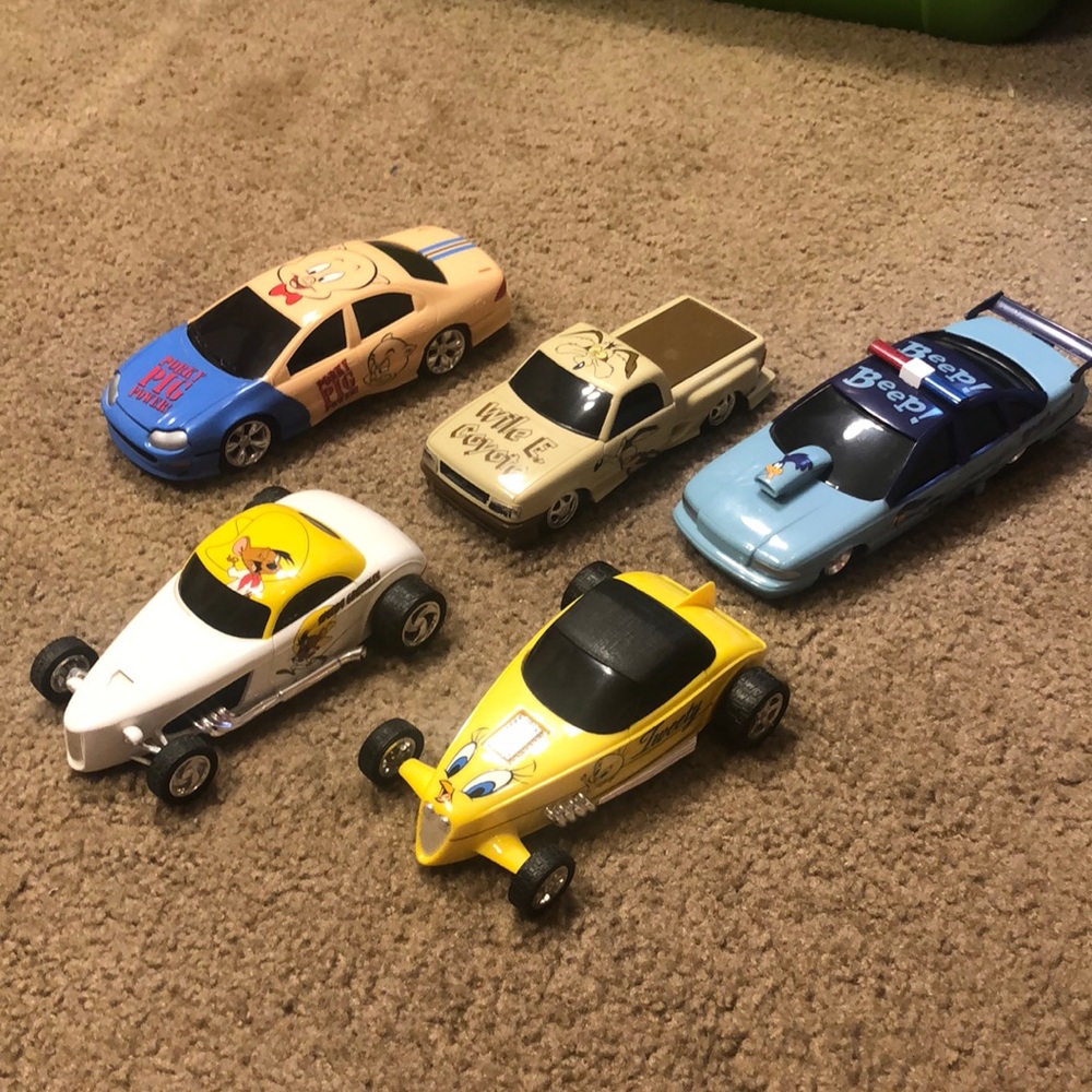 Looney Tunes Collectible Cars (lot of 5)
